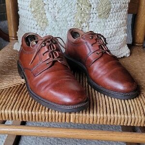 Johnston & Murphy Barlow plain-toe oxfords in tobacco brown leather, size 9M